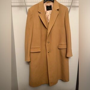 Just found a random suit it’s in excellent condition . Unknown size (Lar…